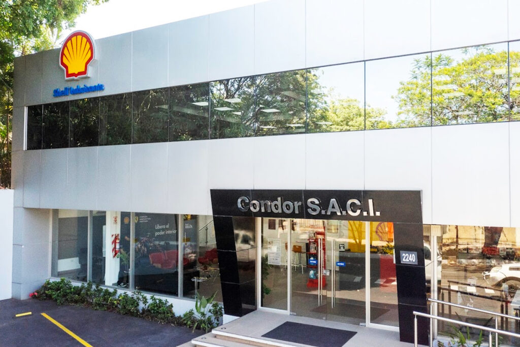 Fachada de la sede central de Condor S.A.C.I. en Asunción, Paraguay, representante exclusivo de Shell Lubricants.
